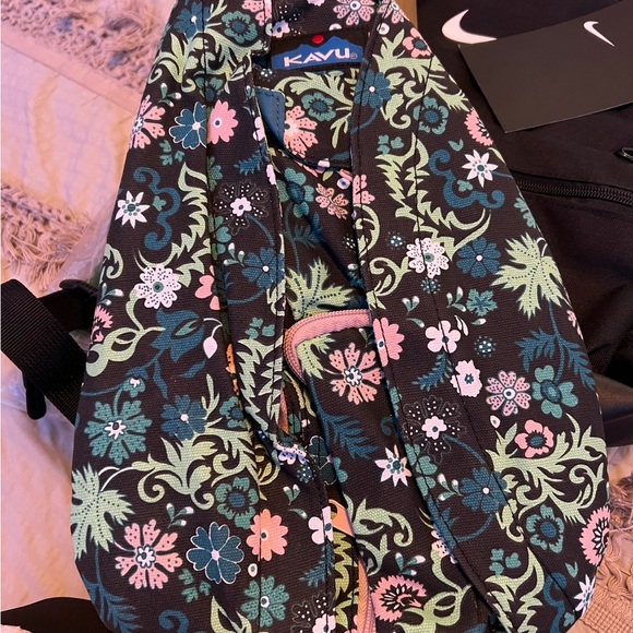 Kavu Rope Sling Bag Floral Print Crossbody Bag - Picture 3 of 5